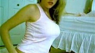 Busty amateur hottie toying her pussy on live cam - porn video